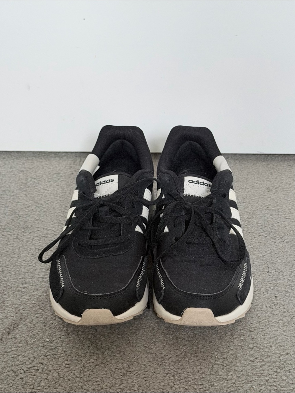 Adidas Retrorun "Core Black".